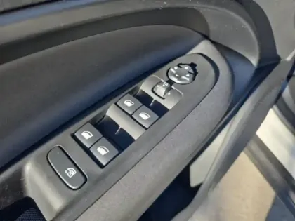 Photo 12 Alfa Romeo Junior  1.2 Ibrida 136ch DCT6