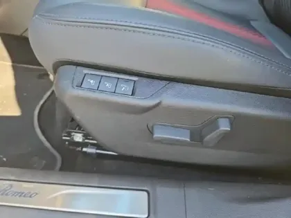 Photo 13 Alfa Romeo Junior  1.2 Ibrida 136ch DCT6