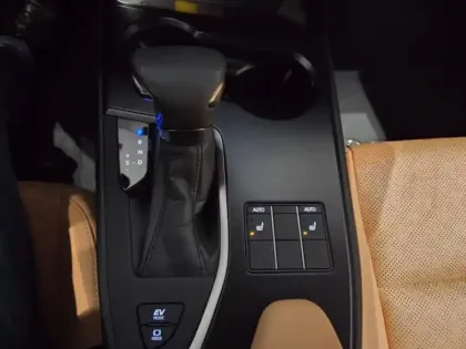 Photo 11 Lexus UX  250h Le 2WD