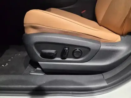 Photo 12 Lexus UX  250h Le 2WD