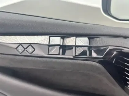 Photo 71 DS DS 4  Hybride E-Tense 225 EAT8