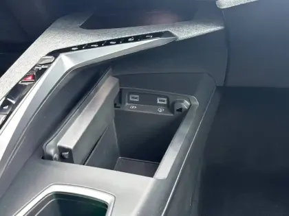 Photo 22 Peugeot 3008  Electrique 210 ch 73 kWh