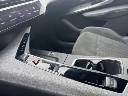 Photo 14 Peugeot 3008  Electrique 210 ch 73 kWh