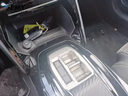 Photo 15 Peugeot 208  Hybrid 100 e-DCS6