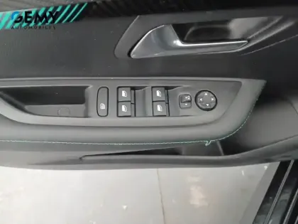 Photo 51 Peugeot 208  PureTech 100 S&S BVM6