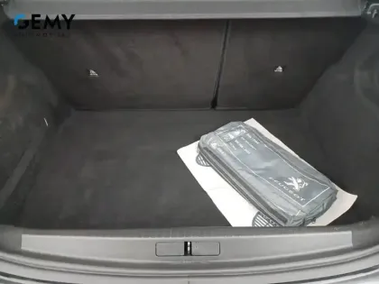 Photo 45 Peugeot 208  PureTech 100 S&S BVM6