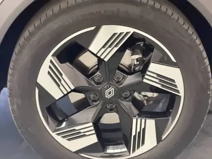 Photo 16 Renault Symbioz  E-Tech full hybrid 145