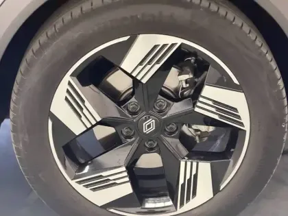 Photo 36 Renault Symbioz  E-Tech full hybrid 145