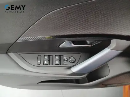 Photo 13 Peugeot 2008  PureTech 130 S&S BVM6