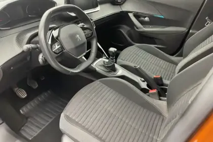 Photo 44 Peugeot 2008  PureTech 130 S&S BVM6