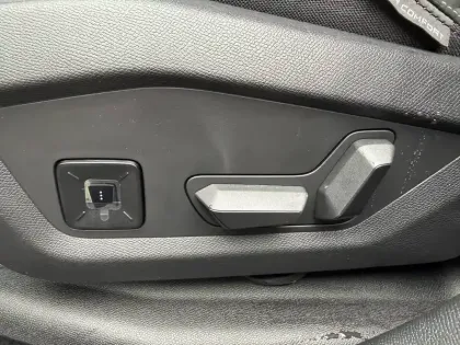 Photo 116 Peugeot 5008  Electrique 230 ch 97 kWh Grande autonomie