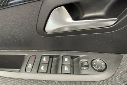 Photo 18 Peugeot 208  100 S&S BVM6