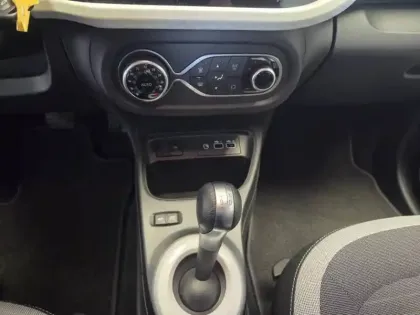 Photo 22 Renault Twingo  III E-Tech