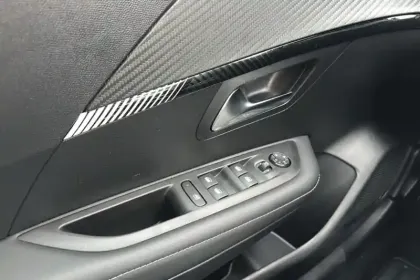 Photo 22 Peugeot 208  PureTech 100 S&S BVM6