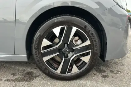 Photo 29 Peugeot 208  PureTech 100 S&S BVM6