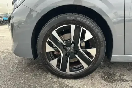 Photo 28 Peugeot 208  PureTech 100 S&S BVM6