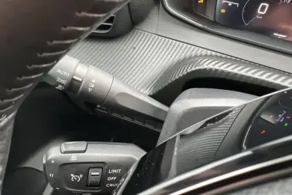 Photo 23 Peugeot 208  PureTech 100 S&S BVM6