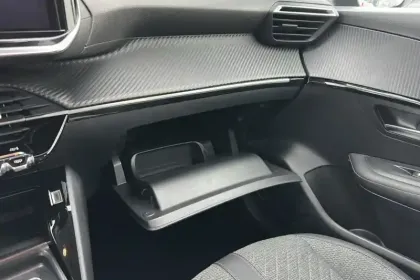 Photo 21 Peugeot 208  PureTech 100 S&S BVM6