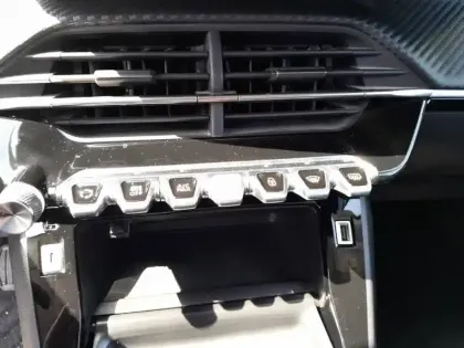 Photo 12 Peugeot 2008  PureTech 100 S&S BVM6