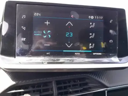 Photo 14 Peugeot 2008  PureTech 100 S&S BVM6