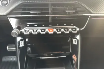 Photo 21 Peugeot 2008  Electrique 136 ch