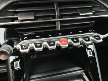 Photo 29 Peugeot 208  PureTech 100 S&S EAT8