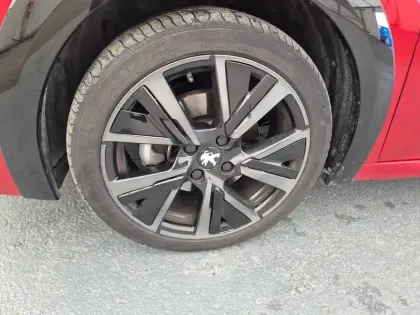 Photo 25 Peugeot 208  PureTech 100 S&S EAT8