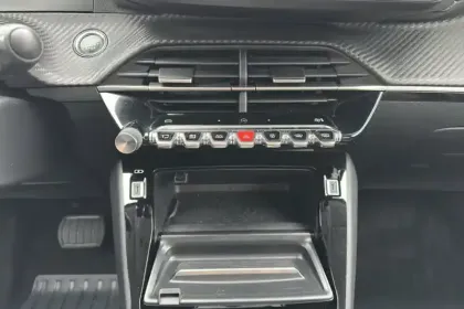 Photo 19 Peugeot 208  Hybrid 100 e-DCS6