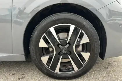 Photo 30 Peugeot 208  Hybrid 100 e-DCS6