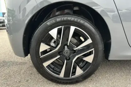 Photo 29 Peugeot 208  Hybrid 100 e-DCS6