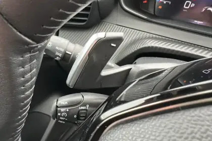 Photo 23 Peugeot 208  Hybrid 100 e-DCS6