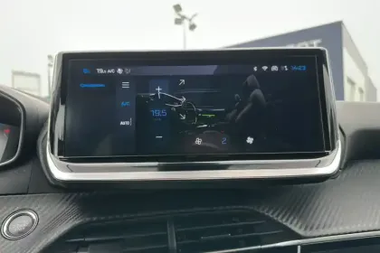 Photo 17 Peugeot 208  Hybrid 100 e-DCS6