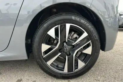 Photo 28 Peugeot 208  Hybrid 100 e-DCS6