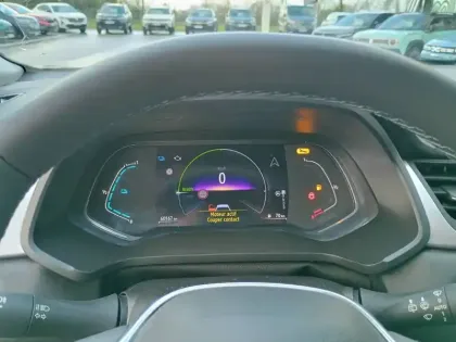 Photo 16 Renault Captur  E-Tech full hybrid 145