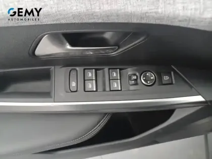 Photo 11 Peugeot 5008  Hybrid 145 e-DCS6