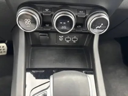 Photo 77 Renault Arkana  E-Tech 145 - 21B