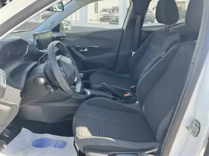 Photo 30 Peugeot 2008  PureTech 130 S&S BVM6