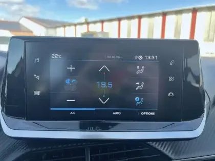 Photo 35 Peugeot 2008  PureTech 130 S&S BVM6