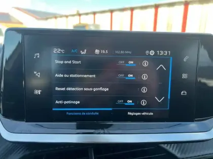 Photo 60 Peugeot 2008  PureTech 130 S&S BVM6