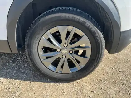 Photo 32 Peugeot 2008  PureTech 130 S&S BVM6