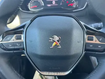 Photo 20 Peugeot 2008  PureTech 130 S&S BVM6