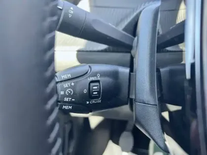 Photo 63 Peugeot 2008  PureTech 130 S&S BVM6