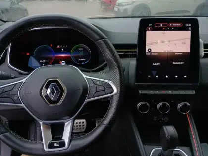 Photo 11 Renault Clio  E-Tech hybride 145