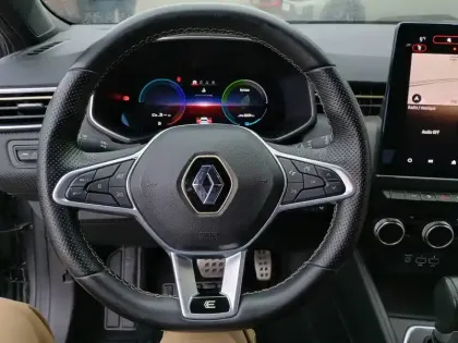 Photo 14 Renault Clio  E-Tech hybride 145