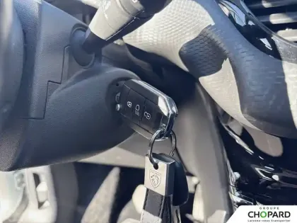 Photo 13 Peugeot 2008  BlueHDi 120ch S&S EAT6