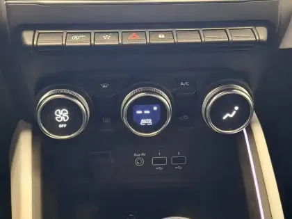 Photo 84 Renault Clio Gén. V (BJA) Ph1 Intens 5