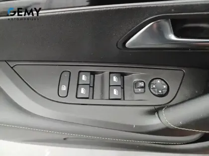 Photo 31 Peugeot 2008  PureTech 130 S&S EAT8