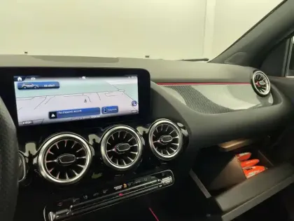 Photo 24 Mercedes GLA  200 d 8G-DCT