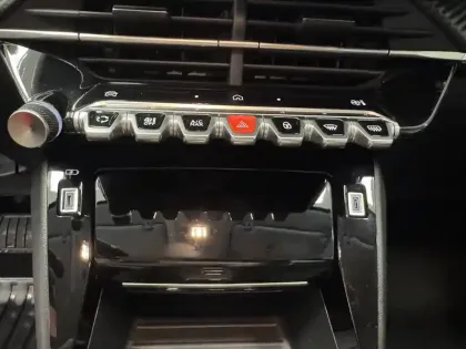 Photo 6 Peugeot 208  Hybrid 110 e-DCS6