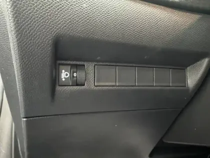 Photo 13 Peugeot 208  Hybrid 110 e-DCS6